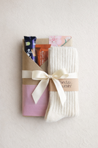 THE BOOK LOVER'S PAUSE